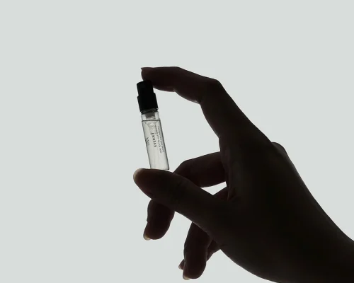 perfume_hand_1080x1350